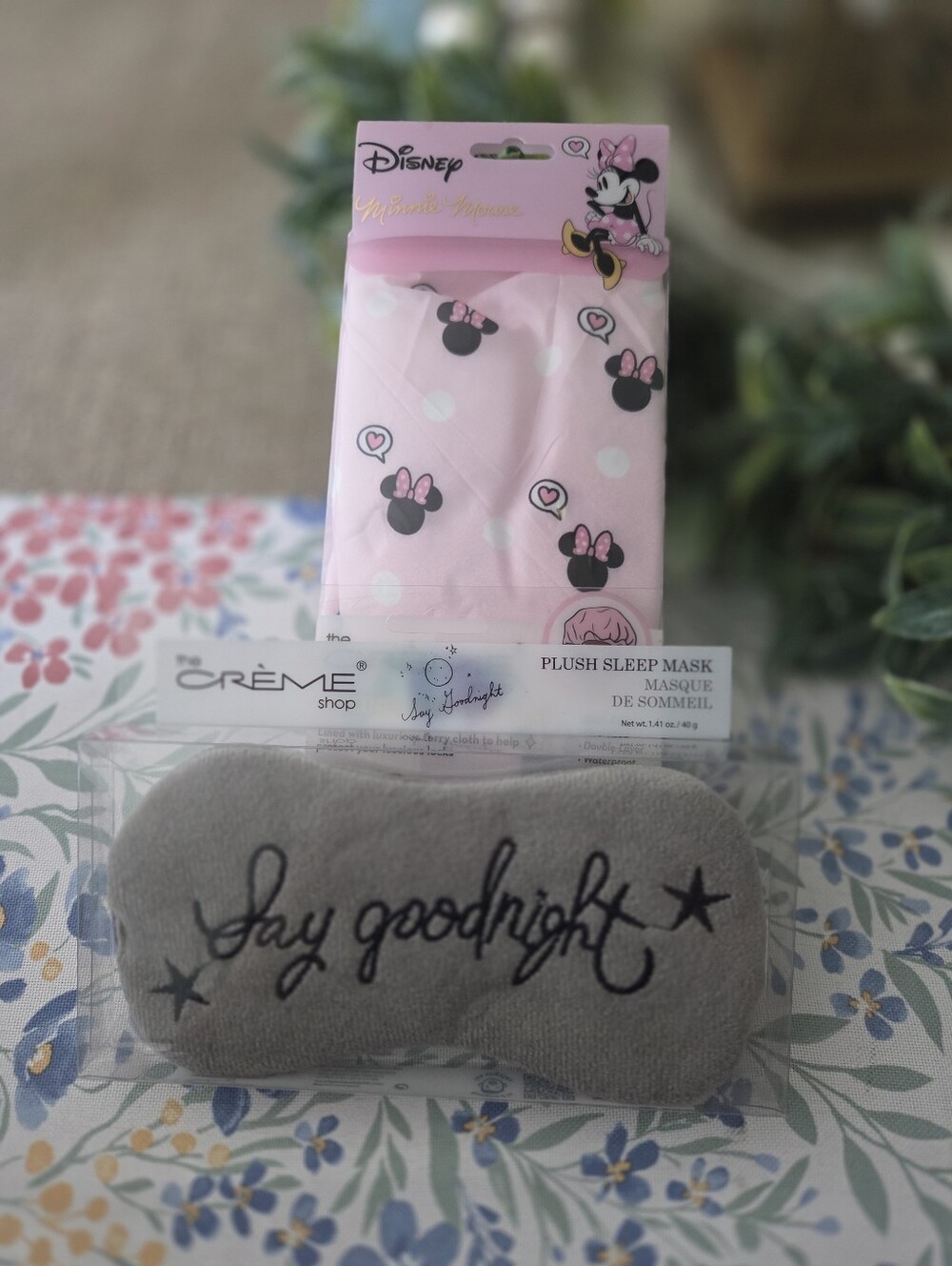 The Creme Shop Sleep Mask And Shower CapMinnie Mouse shower cap, oversized. - Picture 7 of 9